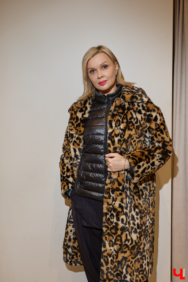 Slavic core распространяется с бешеной скоростью по всему миру. Девушки из разных стран примеряют образ роковой женщины в шубе, шапке-ушанке и шерстяных варежках. В России он, конечно же, особенно популярен. Однако как составить зимний аутфит по всем модным канонам? В этом вопросе нам помогла разобраться стилист Анна Трубова.