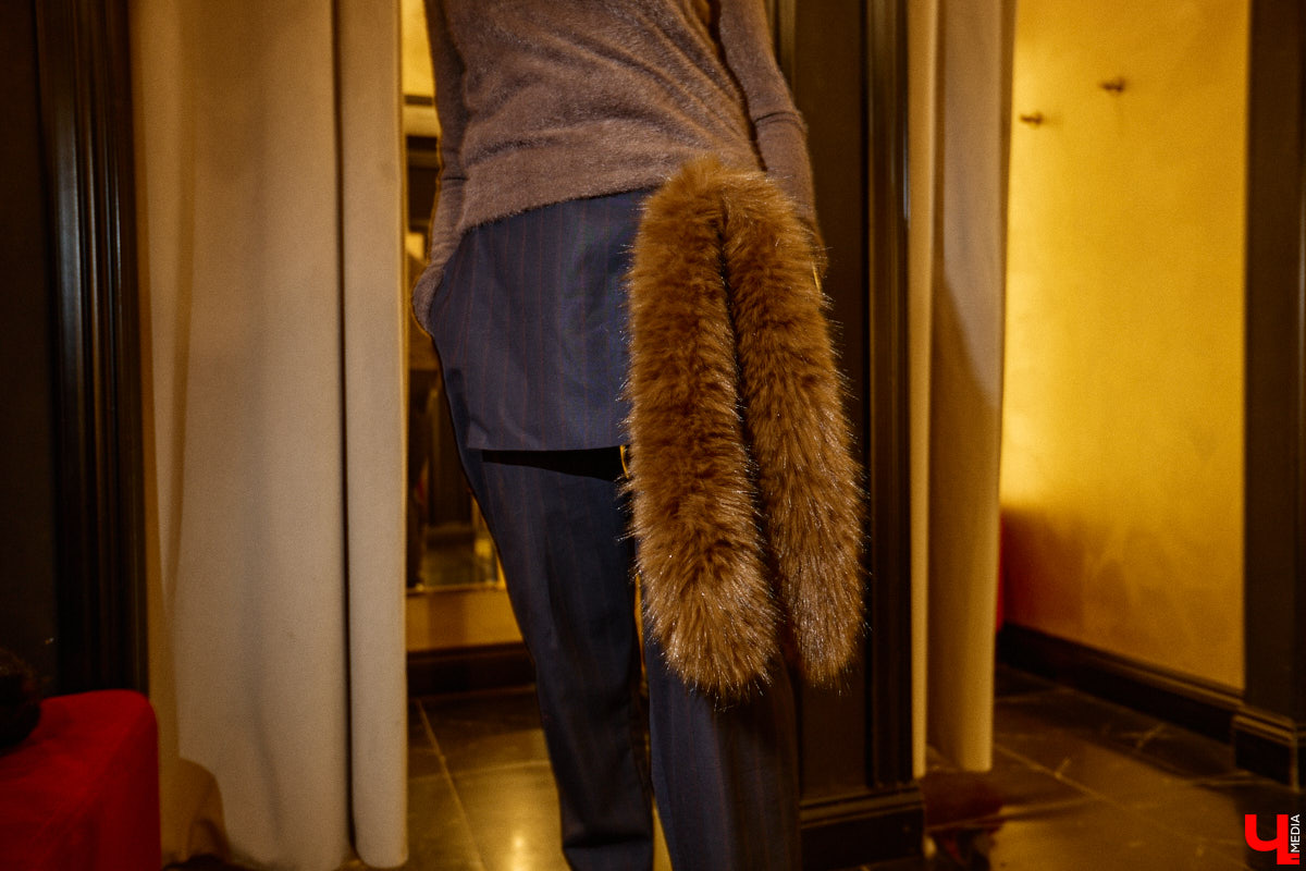 Slavic core распространяется с бешеной скоростью по всему миру. Девушки из разных стран примеряют образ роковой женщины в шубе, шапке-ушанке и шерстяных варежках. В России он, конечно же, особенно популярен. Однако как составить зимний аутфит по всем модным канонам? В этом вопросе нам помогла разобраться стилист Анна Трубова.