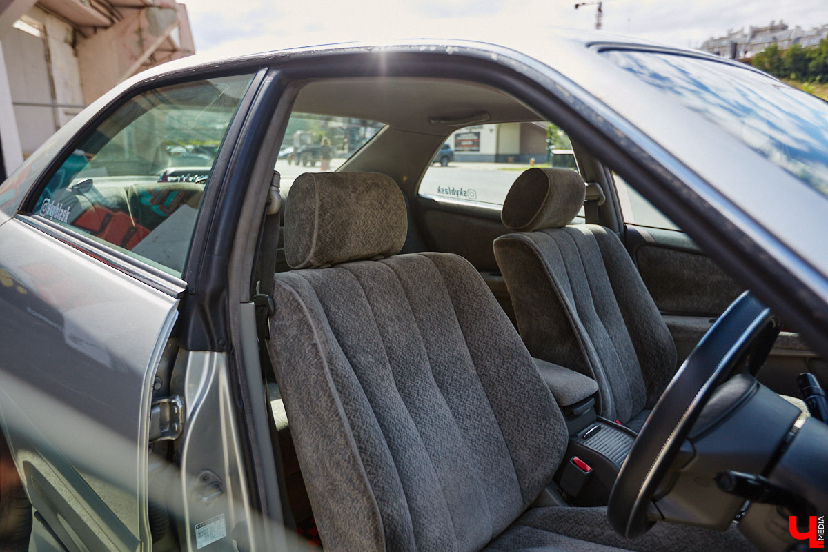 Владимирские улицы привыкли к иномаркам, но эти заставляют оборачиваться даже самых сонных пешеходов. Две иконы японского автопрома — Mazda RX-8 и Toyota Chaser Avante G — принадлежат сестрам-близняшкам Энгельман. С чего началась их любовь к железу, Дарья и Елизавета рассказали «Ключ-Медиа».