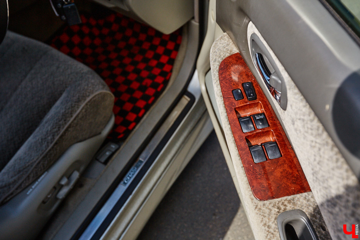 Владимирские улицы привыкли к иномаркам, но эти заставляют оборачиваться даже самых сонных пешеходов. Две иконы японского автопрома — Mazda RX-8 и Toyota Chaser Avante G — принадлежат сестрам-близняшкам Энгельман. С чего началась их любовь к железу, Дарья и Елизавета рассказали «Ключ-Медиа».