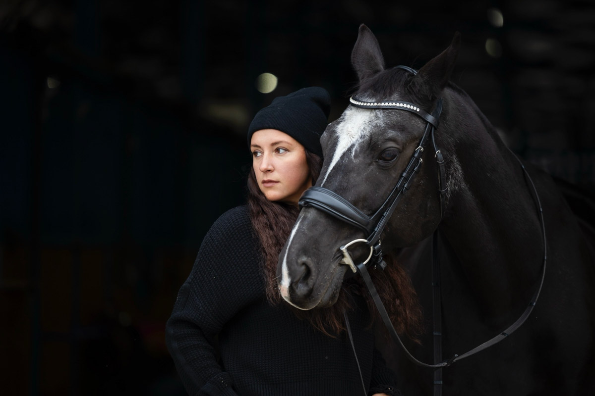 Символом 2026-го стала Огненная Лошадь. И пока творческие люди Владимира готовили талисманы наступающего года, «Ключ-Медиа» выяснил, дорого ли содержать реальных скакунов. Эти и другие вопросы мы обсудили с Катариной Рыжовой, которая более 17 лет занимается конным спортом.