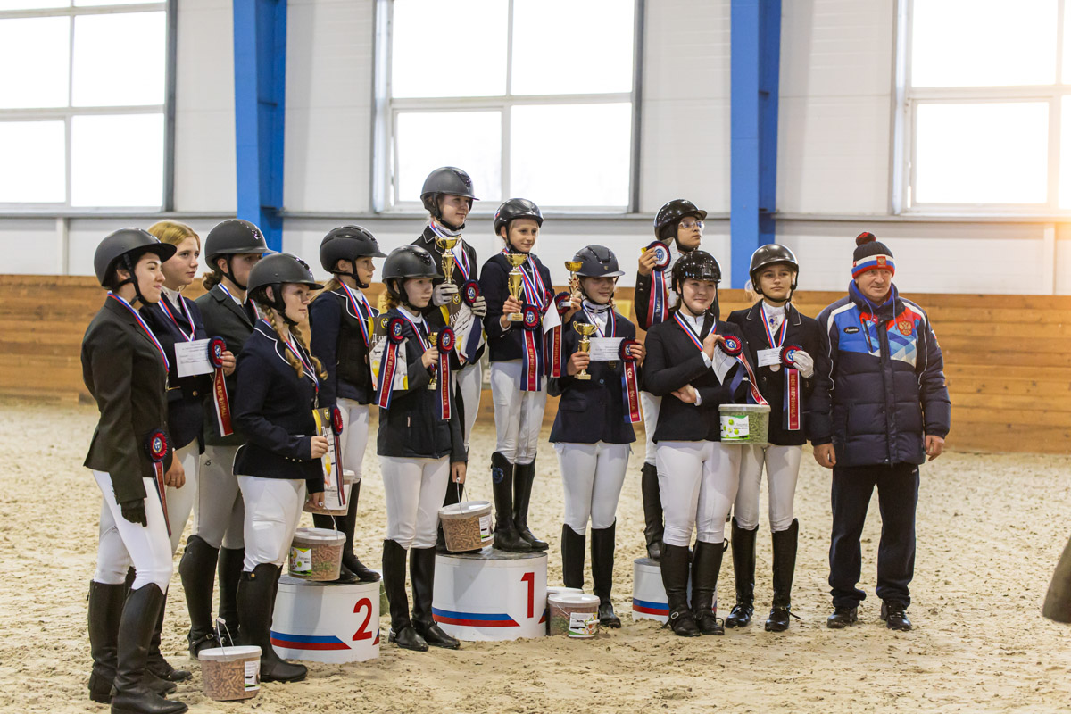 Символом 2026-го стала Огненная Лошадь. И пока творческие люди Владимира готовили талисманы наступающего года, «Ключ-Медиа» выяснил, дорого ли содержать реальных скакунов. Эти и другие вопросы мы обсудили с Катариной Рыжовой, которая более 17 лет занимается конным спортом.