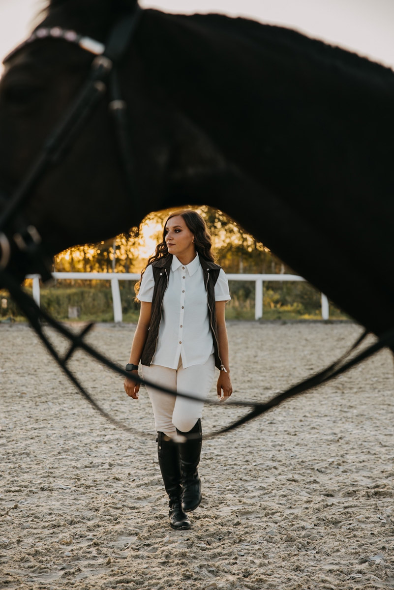 Символом 2026-го стала Огненная Лошадь. И пока творческие люди Владимира готовили талисманы наступающего года, «Ключ-Медиа» выяснил, дорого ли содержать реальных скакунов. Эти и другие вопросы мы обсудили с Катариной Рыжовой, которая более 17 лет занимается конным спортом.