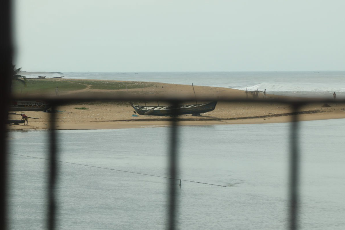 Туда, где Андрей Дубровский прожил три месяца, толпы туристов не текут. Да и сам владимирец отправился в Западную Африку не в статусе отдыхающего. Свое рабочее турне по Того и Бенину путешественник сравнивает с экспедицией из бумажных тревел-журналов вроде Geo и «Вокруг света». Всё вышло очень натурально и, конечно, не без трудностей.