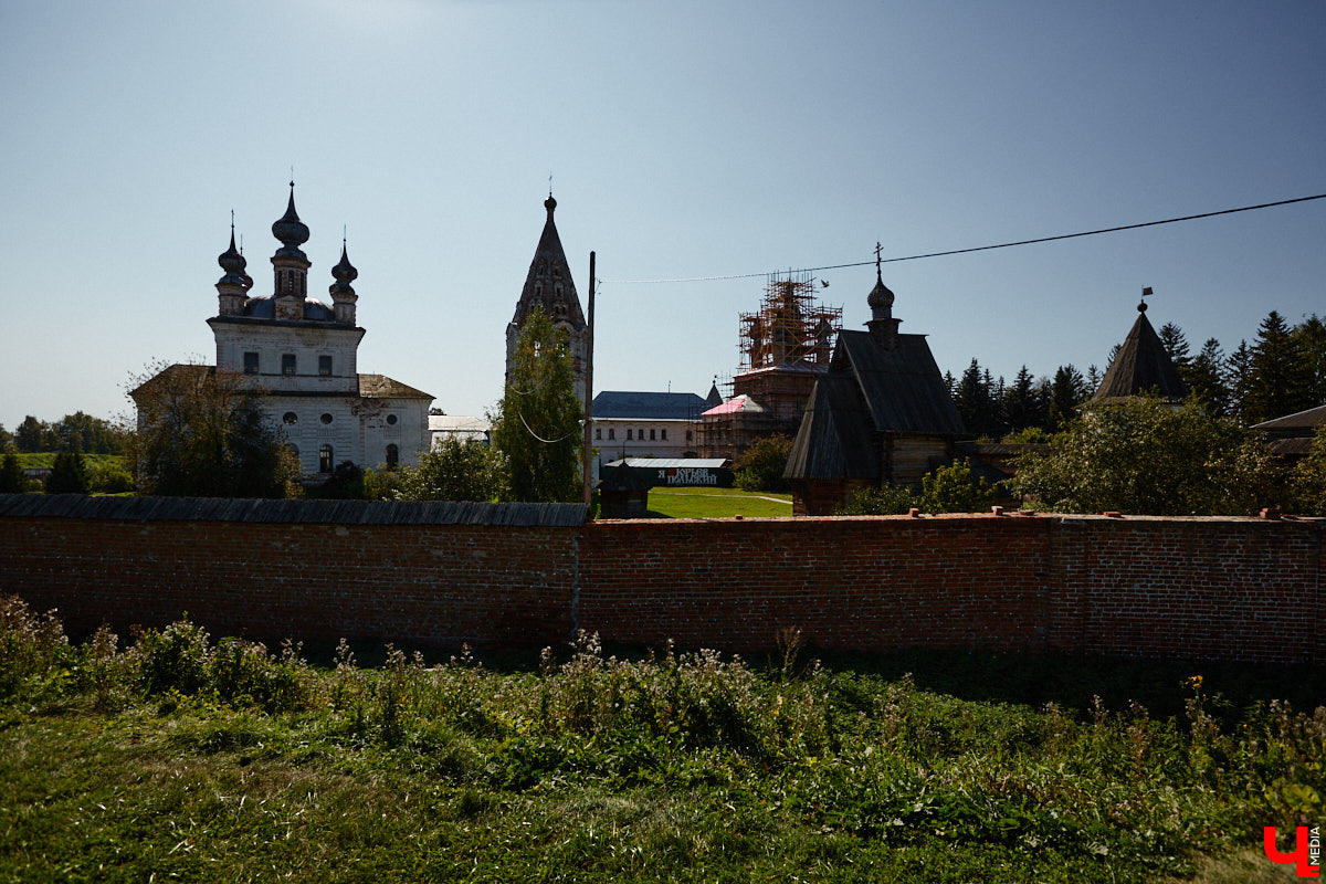 Карту легендарного маршрута «Золотое кольцо России» дополнили новыми точками. Если раньше от 33-го региона на ней значились только Владимир и Суздаль, то теперь мест, которые потенциально могут заинтересовать путешественников, их стало на 11 больше. Но поможет ли это поднять туристический поток? 