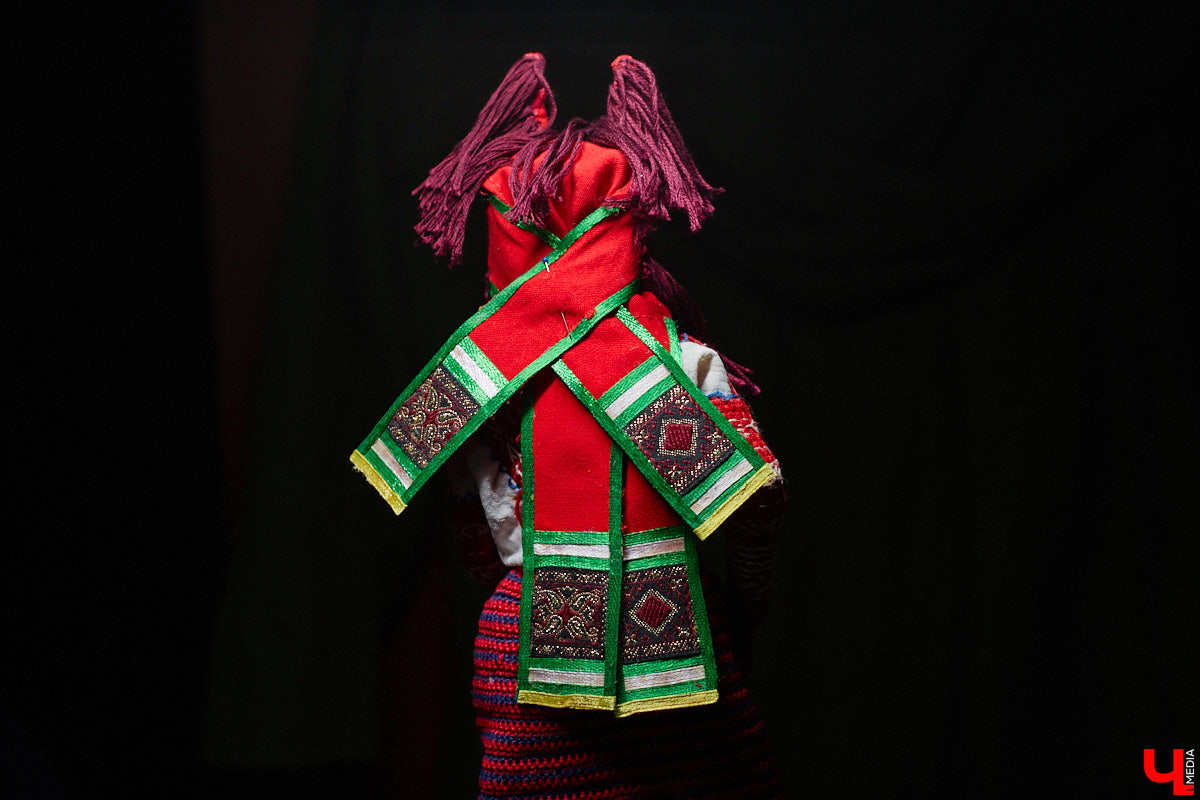 Играть в куклы можно в любом возрасте. Впрочем, зрелые люди ищут в таком хобби нечто большее. Например, Ольга Куликова не только собирает Барби, которых набралось несколько сотен. Она создала домашний музей национальных костюмов в миниатюре. О собранных ею образах и коллекции в целом стилист поведала нашему изданию.