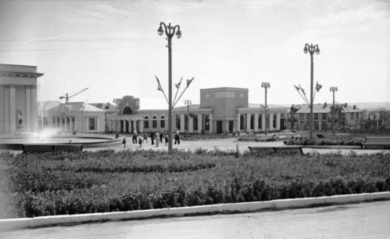 Лагерь немецких военнопленных, Собачий поселок, народные «сталинки», ВДНХ, парк им. 850-летия, Экспоцентр, школа № 8 — что между ними общего? Так или иначе все эти разнородные объекты связаны с одним из самых молодых советских заводов во Владимире — нынешним «Электроприбором».