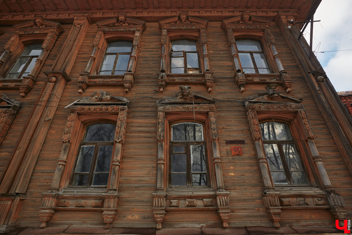 Мстёра стала частью маршрута «Золотое кольцо России», но работы в поселке непочатый край. Спасти ряд памятников архитектуры взялся филантроп Федор Савинцев. Однако за несколько лет его проект перерос в эпопею, которой не видно края. Впрочем, москвич не сдается и вносит вклад в развитие живописного края.