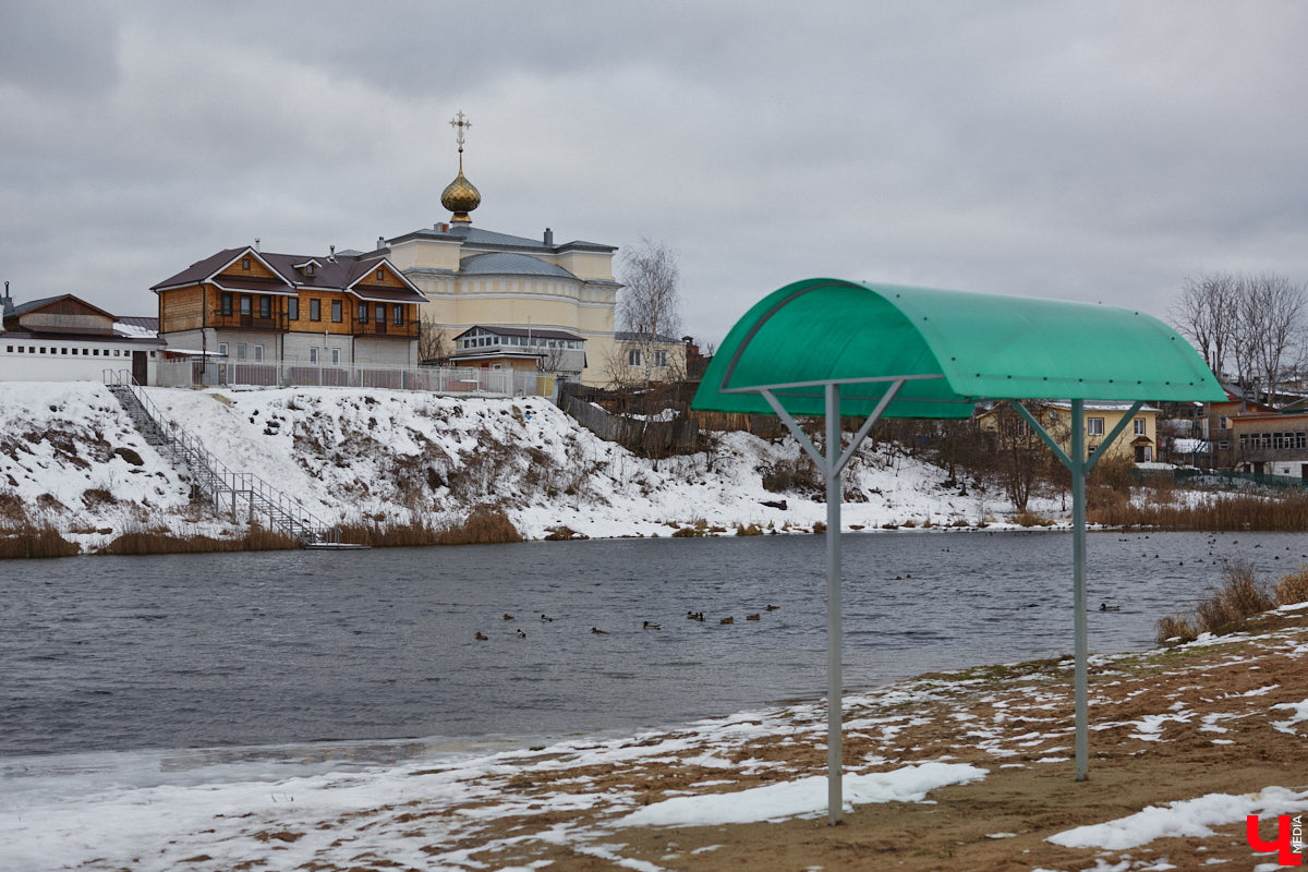 Мстёра стала частью маршрута «Золотое кольцо России», но работы в поселке непочатый край. Спасти ряд памятников архитектуры взялся филантроп Федор Савинцев. Однако за несколько лет его проект перерос в эпопею, которой не видно края. Впрочем, москвич не сдается и вносит вклад в развитие живописного края.