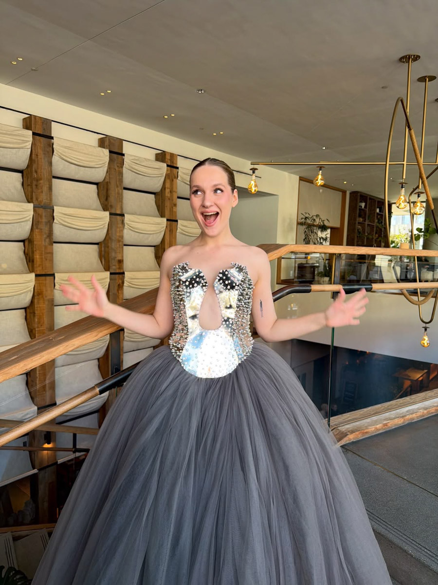 Ковровчанка Полина Пушкарева сделала себя сама. Она инфлюенсер, актриса, инвестор и продюсер, владелец бизнес-проектов в Нью-Йорке. Также русская девчонка продвигает таланты, делая людей знаменитыми. Ярким примером стало появление ее протеже Анастасии Федько на закрытой вечеринке BAFTA Tea Party с участием Леонардо Ди Каприо, а позже и на церемонии «Золотой глобус».