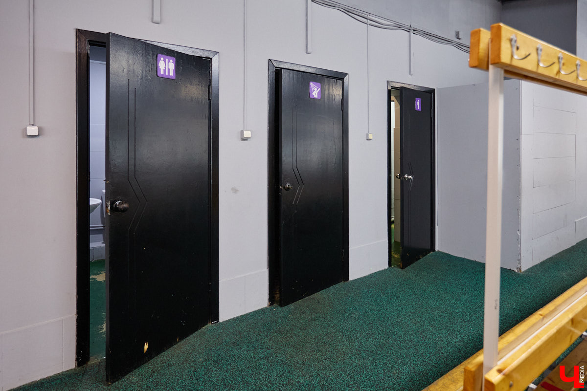 Хотите получить заряд энергии и   хорошего настроения   — отправляйтесь на   каток! Благо в   городе их   немало. Определить лучший   — задачка со   звездочкой, а   вот проверить главные из   них: в   Центральном парке, на   Пушкинском бульваре и   стадионе «Лыбедь»   — нам вполне под силу. Поехали!