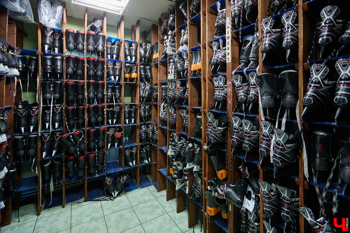 Хотите получить заряд энергии и   хорошего настроения   — отправляйтесь на   каток! Благо в   городе их   немало. Определить лучший   — задачка со   звездочкой, а   вот проверить главные из   них: в   Центральном парке, на   Пушкинском бульваре и   стадионе «Лыбедь»   — нам вполне под силу. Поехали!