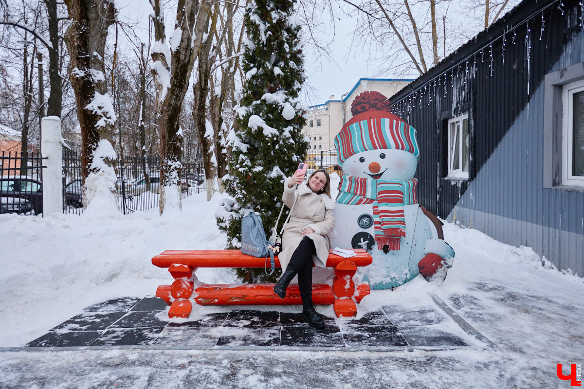 Хотите получить заряд энергии и   хорошего настроения   — отправляйтесь на   каток! Благо в   городе их   немало. Определить лучший   — задачка со   звездочкой, а   вот проверить главные из   них: в   Центральном парке, на   Пушкинском бульваре и   стадионе «Лыбедь»   — нам вполне под силу. Поехали!