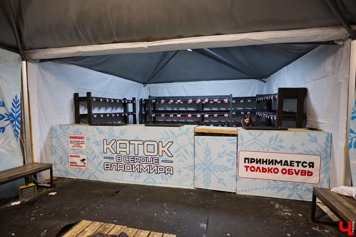 Хотите получить заряд энергии и   хорошего настроения   — отправляйтесь на   каток! Благо в   городе их   немало. Определить лучший   — задачка со   звездочкой, а   вот проверить главные из   них: в   Центральном парке, на   Пушкинском бульваре и   стадионе «Лыбедь»   — нам вполне под силу. Поехали!