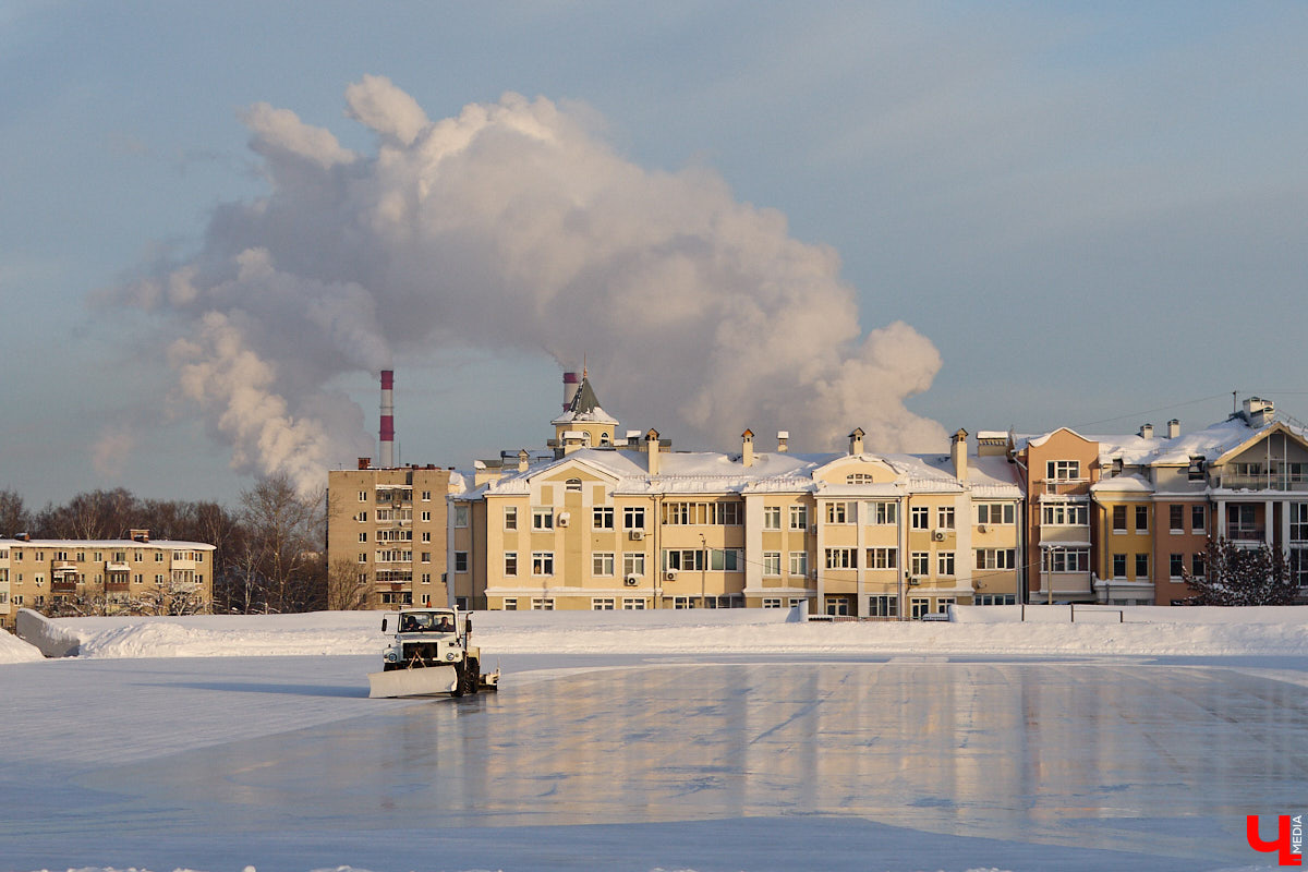 Хотите получить заряд энергии и   хорошего настроения   — отправляйтесь на   каток! Благо в   городе их   немало. Определить лучший   — задачка со   звездочкой, а   вот проверить главные из   них: в   Центральном парке, на   Пушкинском бульваре и   стадионе «Лыбедь»   — нам вполне под силу. Поехали!