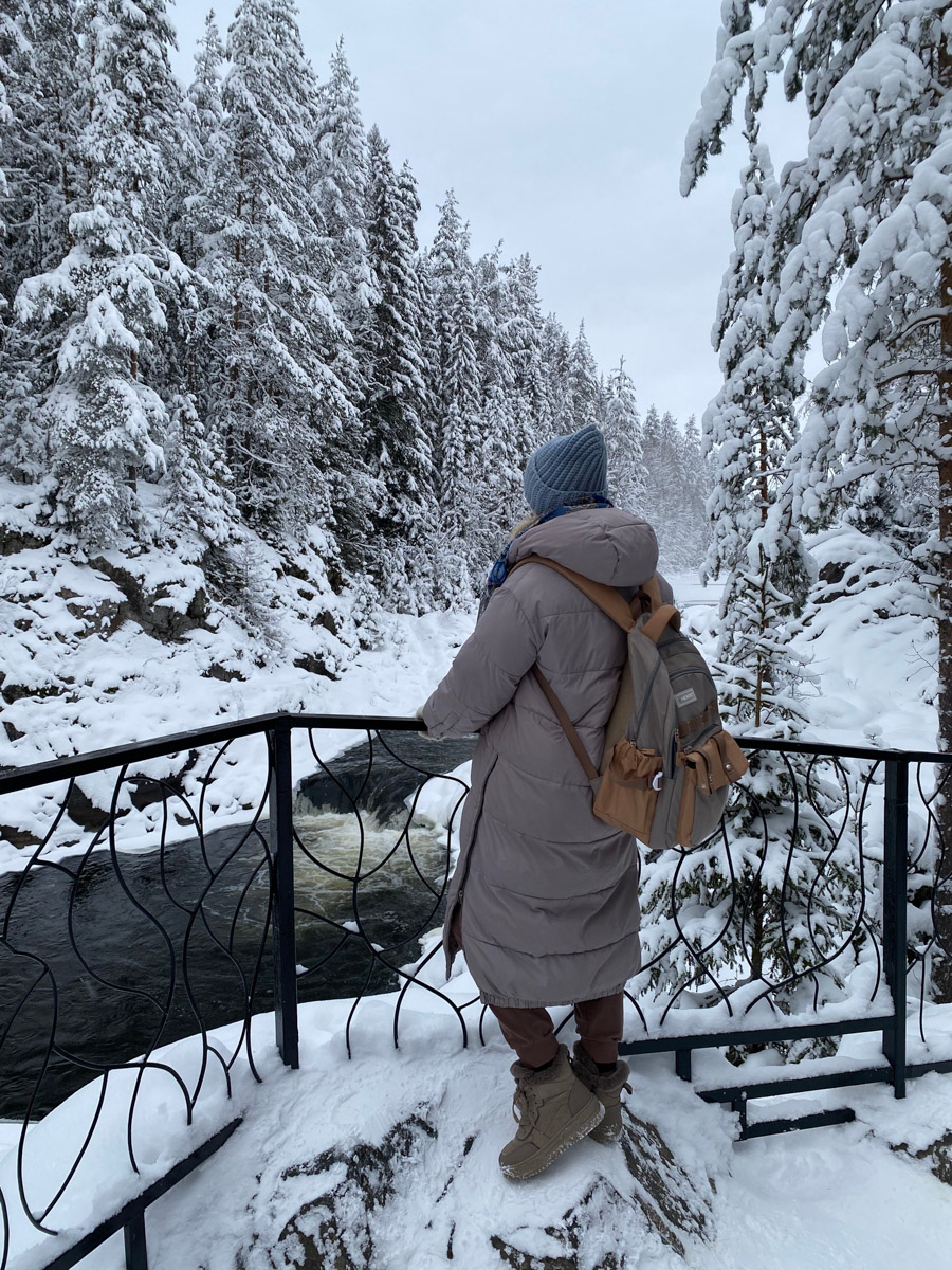 Заснеженный лес, бурлящие водопады цвета колы, калитки с ягодами, живописный мраморный каньон горного парка «Рускеала», белая Ладога и студеная Онега. Все эти чудеса щедро дарит сказочная Карелия, куда из Владимира вполне можно сгонять на пару дней.