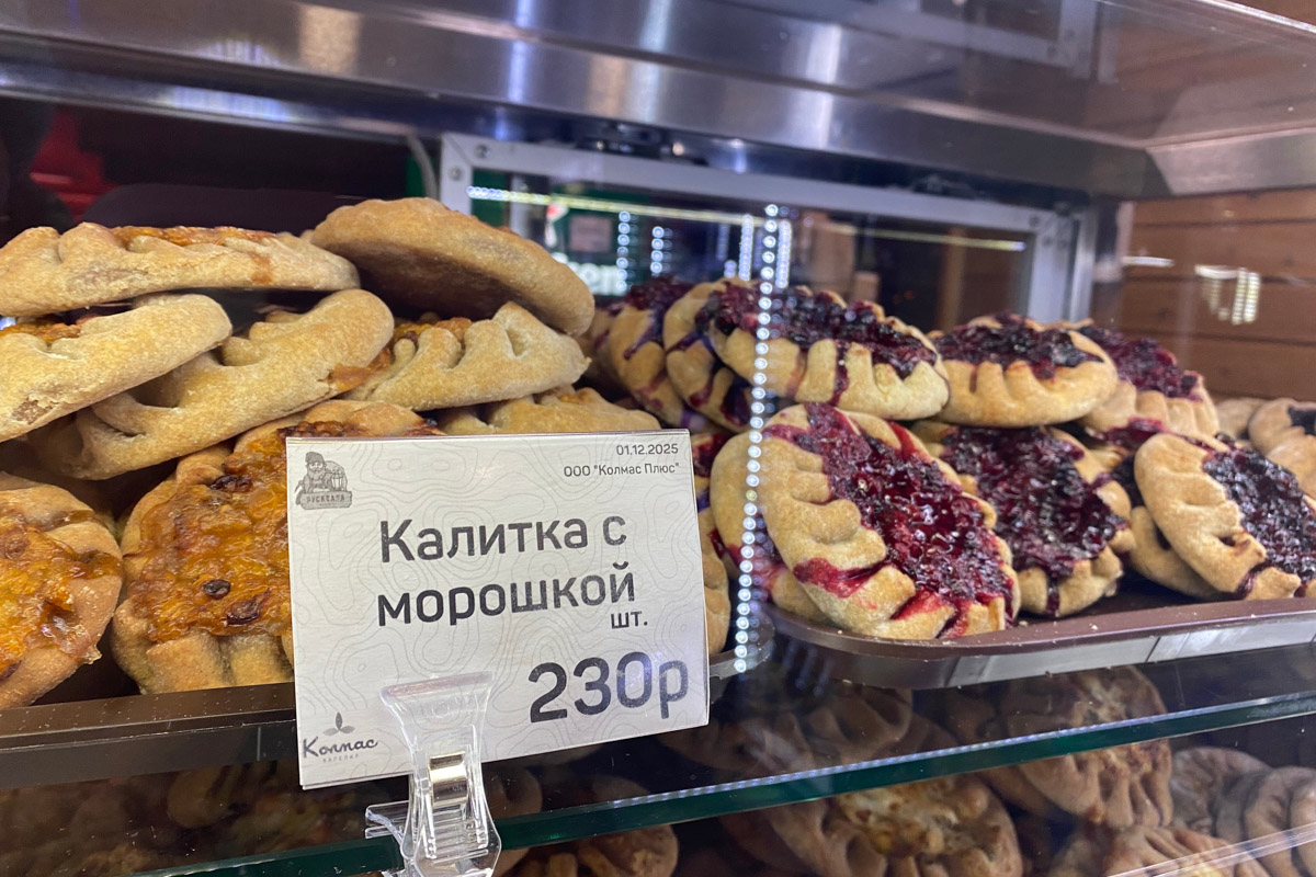 Заснеженный лес, бурлящие водопады цвета колы, калитки с ягодами, живописный мраморный каньон горного парка «Рускеала», белая Ладога и студеная Онега. Все эти чудеса щедро дарит сказочная Карелия, куда из Владимира вполне можно сгонять на пару дней.