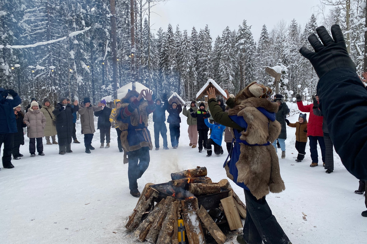 Заснеженный лес, бурлящие водопады цвета колы, калитки с ягодами, живописный мраморный каньон горного парка «Рускеала», белая Ладога и студеная Онега. Все эти чудеса щедро дарит сказочная Карелия, куда из Владимира вполне можно сгонять на пару дней.