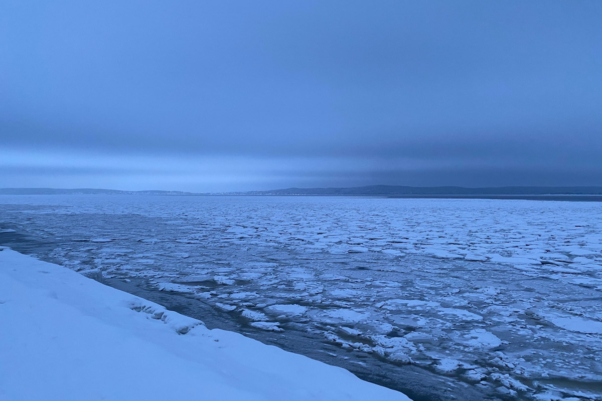 Заснеженный лес, бурлящие водопады цвета колы, калитки с ягодами, живописный мраморный каньон горного парка «Рускеала», белая Ладога и студеная Онега. Все эти чудеса щедро дарит сказочная Карелия, куда из Владимира вполне можно сгонять на пару дней.