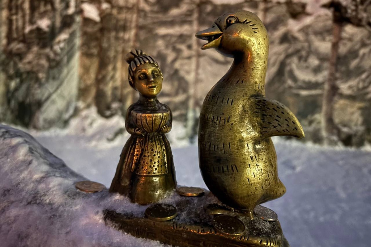 Заснеженный лес, бурлящие водопады цвета колы, калитки с ягодами, живописный мраморный каньон горного парка «Рускеала», белая Ладога и студеная Онега. Все эти чудеса щедро дарит сказочная Карелия, куда из Владимира вполне можно сгонять на пару дней.