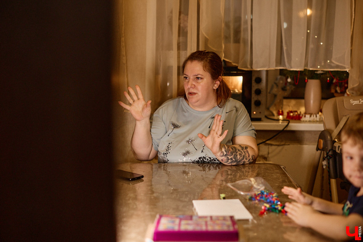 Говорят, настоящие герои не носят плащей. Лилия Сапун воспитывает семерых детей без всякой суперсилы. Впрочем, большое любящее сердце, может, и поважнее сверхзвуковой скорости или испепеляющего взгляда. Тем более в этой истории имеет место и еще одно чудо: детки у нашей героини появились после шести лет борьбы с бесплодием.