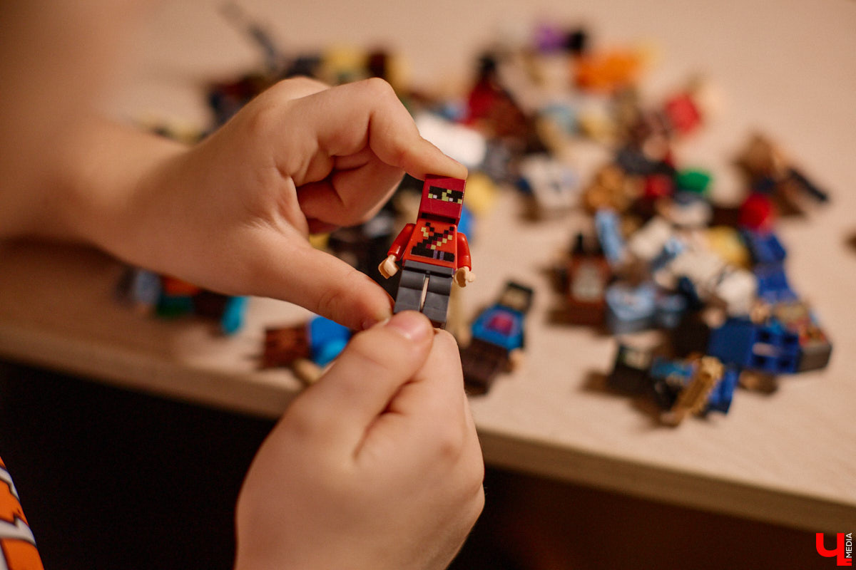 Говорят, настоящие герои не носят плащей. Лилия Сапун воспитывает семерых детей без всякой суперсилы. Впрочем, большое любящее сердце, может, и поважнее сверхзвуковой скорости или испепеляющего взгляда. Тем более в этой истории имеет место и еще одно чудо: детки у нашей героини появились после шести лет борьбы с бесплодием.