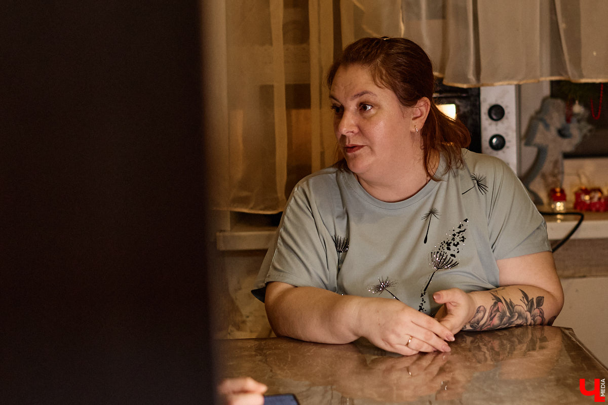 Говорят, настоящие герои не носят плащей. Лилия Сапун воспитывает семерых детей без всякой суперсилы. Впрочем, большое любящее сердце, может, и поважнее сверхзвуковой скорости или испепеляющего взгляда. Тем более в этой истории имеет место и еще одно чудо: детки у нашей героини появились после шести лет борьбы с бесплодием.