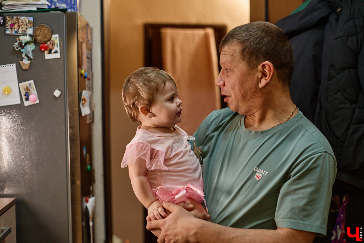 Говорят, настоящие герои не носят плащей. Лилия Сапун воспитывает семерых детей без всякой суперсилы. Впрочем, большое любящее сердце, может, и поважнее сверхзвуковой скорости или испепеляющего взгляда. Тем более в этой истории имеет место и еще одно чудо: детки у нашей героини появились после шести лет борьбы с бесплодием.