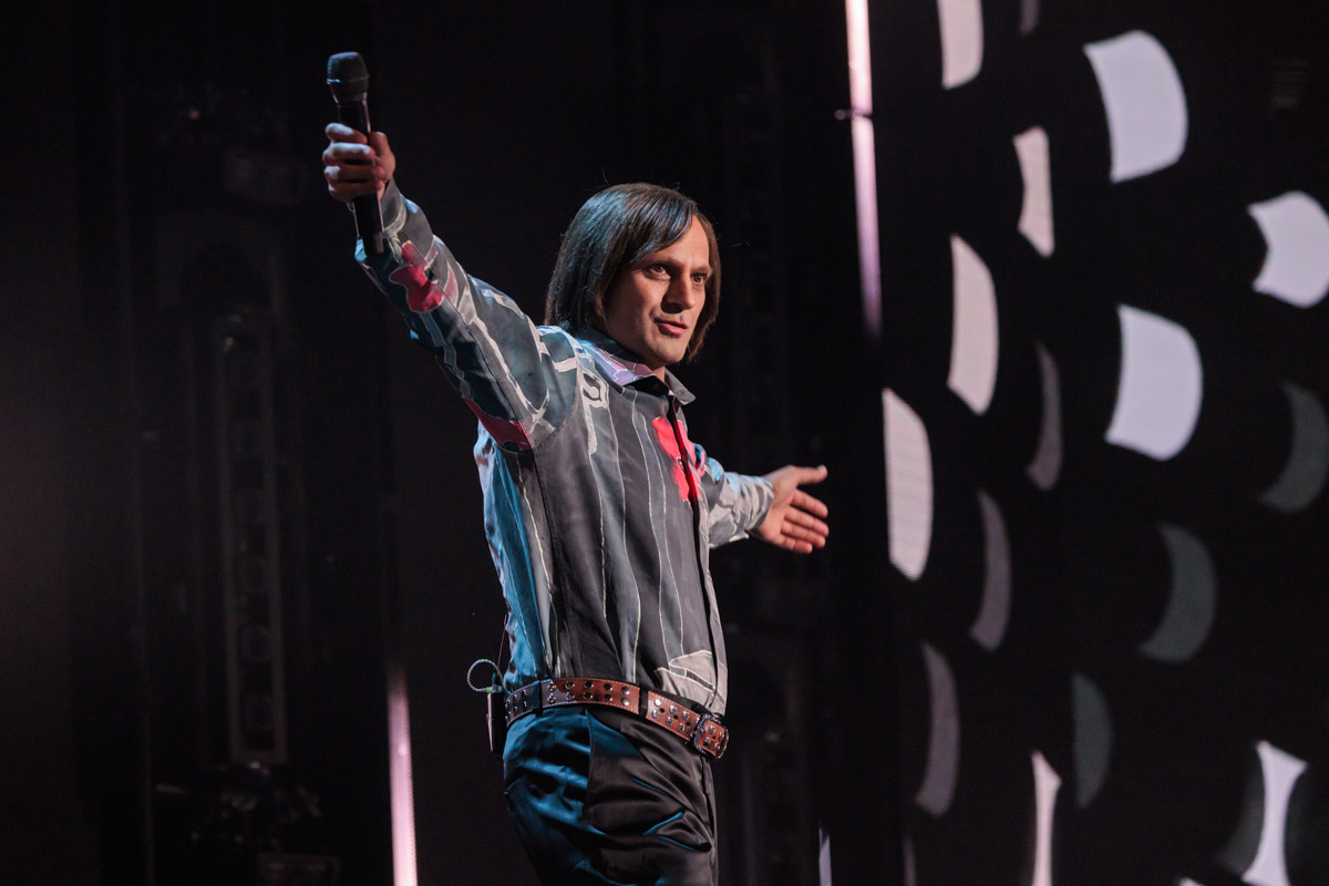 Сразу два местных таланта засветились в шоу на ТНТ. Роман Барсуков из Гусь-Хрустального, известный по «Фабрике звезд — 3», удивил судей пародией на Николая Носкова в программе «Ярче звезд», а владимирский комик Сархан Сафарли рассмешил зрителей со сцены «Стендап рулетки». О подготовке к выступлениям, эмоциях и результате участники телевизионных проектов поведали «Ключ-Медиа».