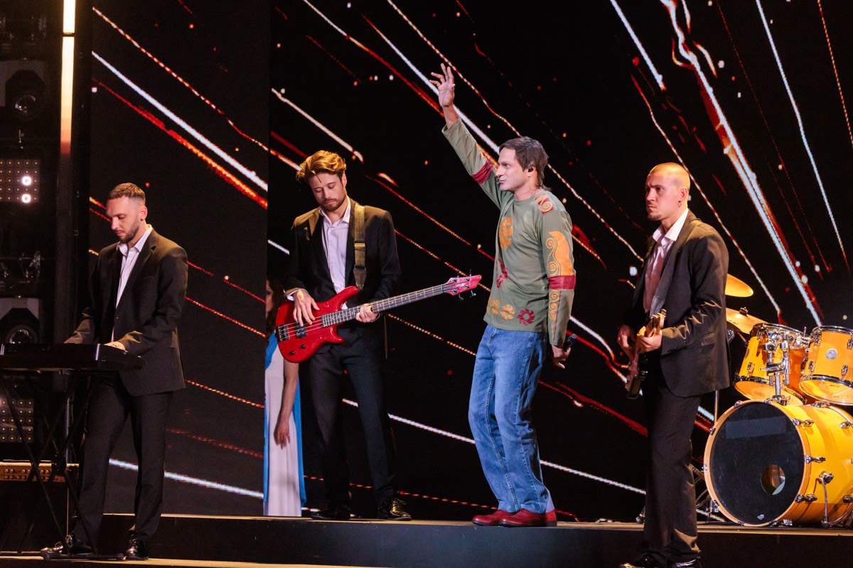 Сразу два местных таланта засветились в шоу на ТНТ. Роман Барсуков из Гусь-Хрустального, известный по «Фабрике звезд — 3», удивил судей пародией на Николая Носкова в программе «Ярче звезд», а владимирский комик Сархан Сафарли рассмешил зрителей со сцены «Стендап рулетки». О подготовке к выступлениям, эмоциях и результате участники телевизионных проектов поведали «Ключ-Медиа».