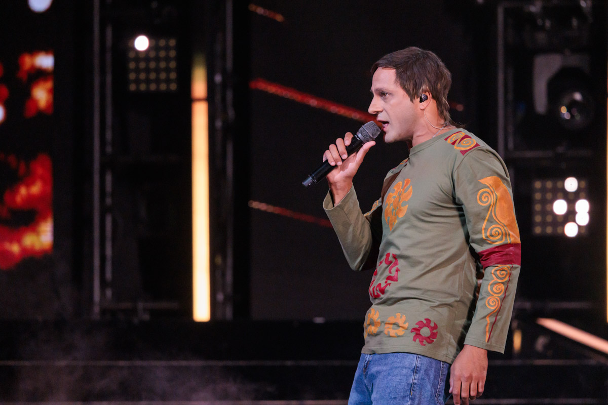 Сразу два местных таланта засветились в шоу на ТНТ. Роман Барсуков из Гусь-Хрустального, известный по «Фабрике звезд — 3», удивил судей пародией на Николая Носкова в программе «Ярче звезд», а владимирский комик Сархан Сафарли рассмешил зрителей со сцены «Стендап рулетки». О подготовке к выступлениям, эмоциях и результате участники телевизионных проектов поведали «Ключ-Медиа».