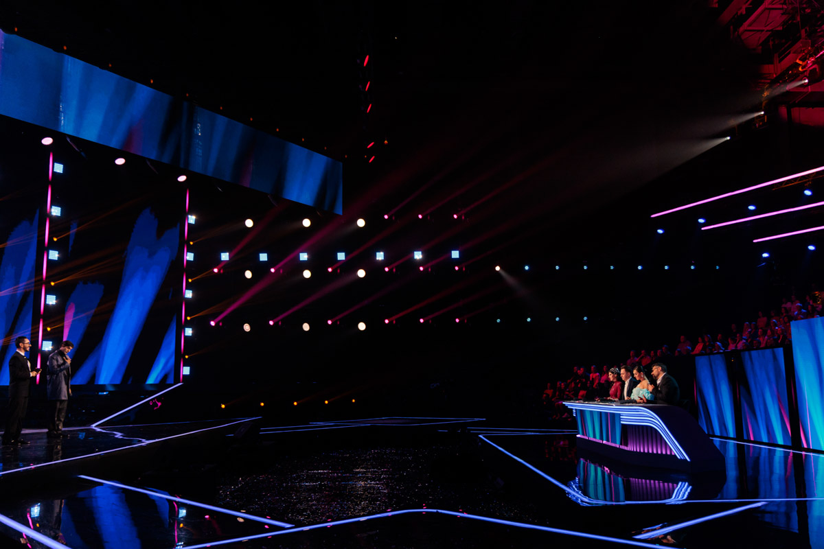 Сразу два местных таланта засветились в шоу на ТНТ. Роман Барсуков из Гусь-Хрустального, известный по «Фабрике звезд — 3», удивил судей пародией на Николая Носкова в программе «Ярче звезд», а владимирский комик Сархан Сафарли рассмешил зрителей со сцены «Стендап рулетки». О подготовке к выступлениям, эмоциях и результате участники телевизионных проектов поведали «Ключ-Медиа».