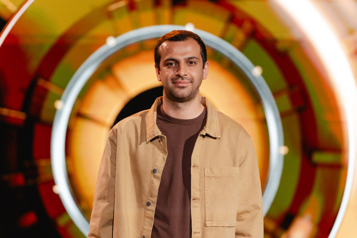 Сразу два местных таланта засветились в шоу на ТНТ. Роман Барсуков из Гусь-Хрустального, известный по «Фабрике звезд — 3», удивил судей пародией на Николая Носкова в программе «Ярче звезд», а владимирский комик Сархан Сафарли рассмешил зрителей со сцены «Стендап рулетки». О подготовке к выступлениям, эмоциях и результате участники телевизионных проектов поведали «Ключ-Медиа».