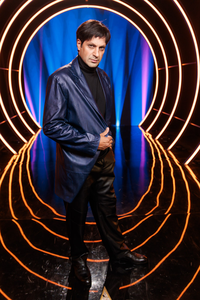 Сразу два местных таланта засветились в шоу на ТНТ. Роман Барсуков из Гусь-Хрустального, известный по «Фабрике звезд — 3», удивил судей пародией на Николая Носкова в программе «Ярче звезд», а владимирский комик Сархан Сафарли рассмешил зрителей со сцены «Стендап рулетки». О подготовке к выступлениям, эмоциях и результате участники телевизионных проектов поведали «Ключ-Медиа».