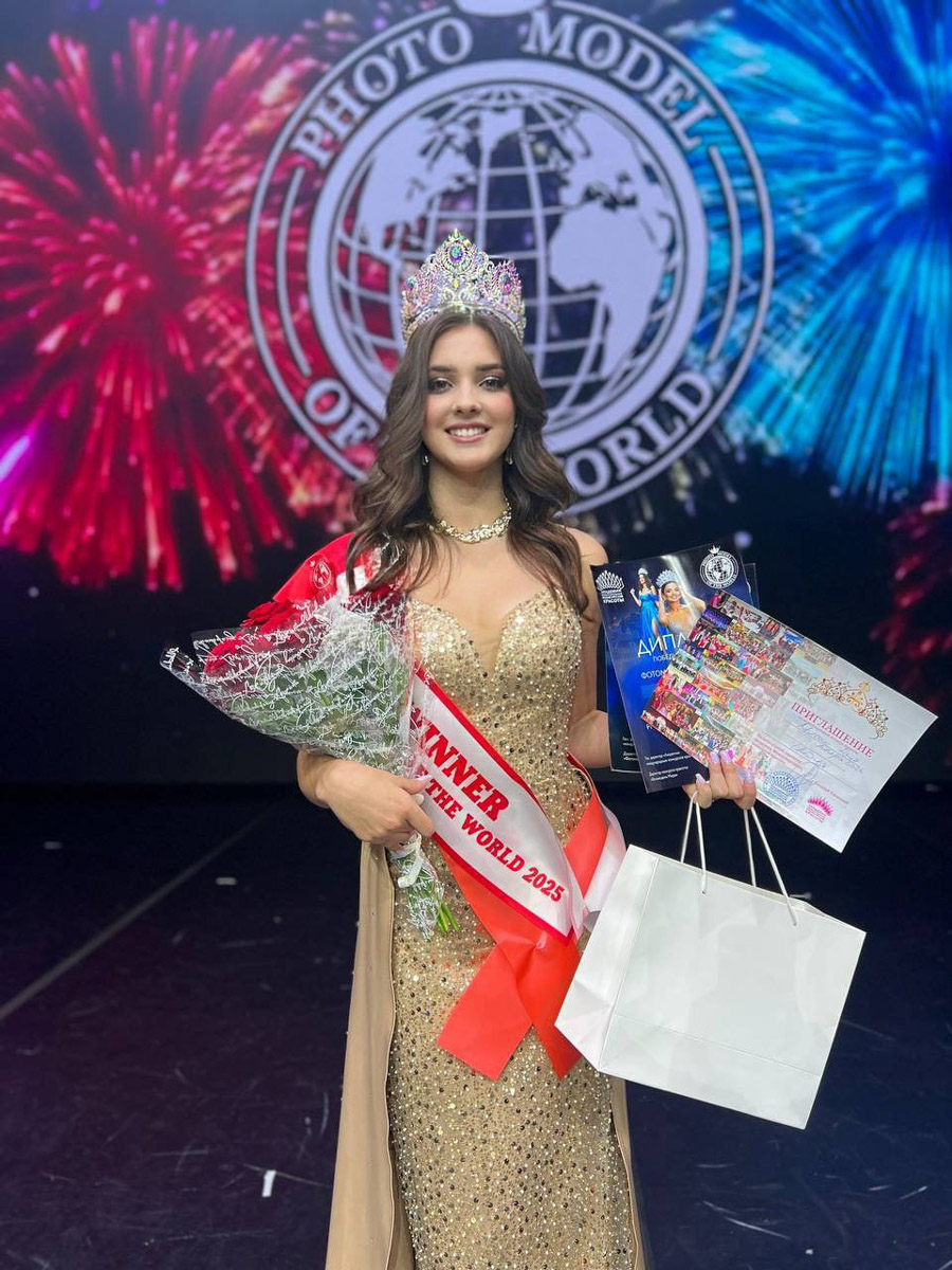 Уж кто и начал новый год на всю катушку, так это владимирские красотки. Девушки неустанно забирают самые важные титулы не только на всероссийских, но и на международных конкурсах. Одной из недавних победительниц стала модель и директор модельного агентства Victory Виктория Селеметова, которая вернулась домой с World Rising Star 2026, прошедшем в Грузии, в статусе Queen of the year.