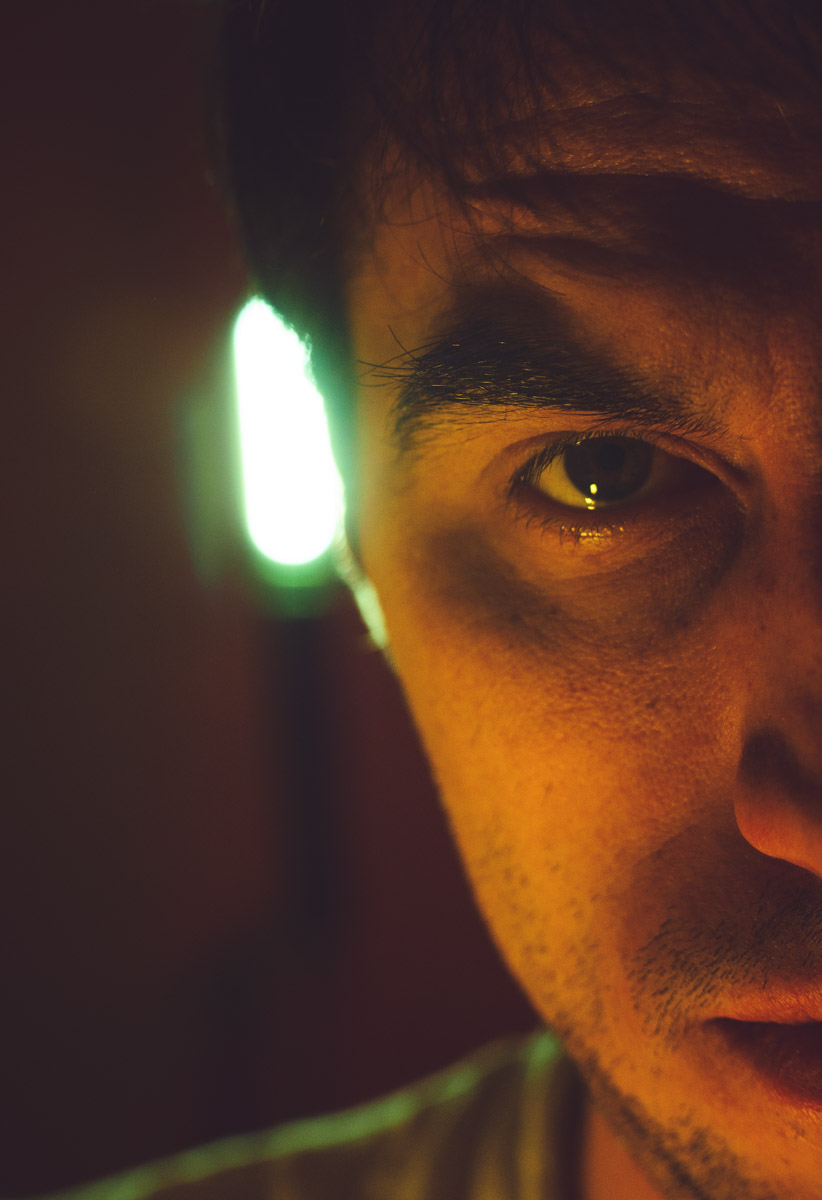 Автор динамичных сцен с фигурками Lego и машинками Hot Wheels Михаил Кудрин снимает не только игрушки. Например, не так давно фотограф решил поучаствовать в конкурсе автопортретов. «Ключ-Медиа» не смог пройти мимо и выяснил у художника все подробности о марафоне.