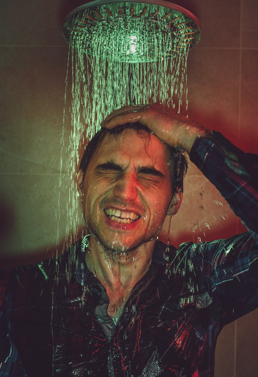 Автор динамичных сцен с фигурками Lego и машинками Hot Wheels Михаил Кудрин снимает не только игрушки. Например, не так давно фотограф решил поучаствовать в конкурсе автопортретов. «Ключ-Медиа» не смог пройти мимо и выяснил у художника все подробности о марафоне.