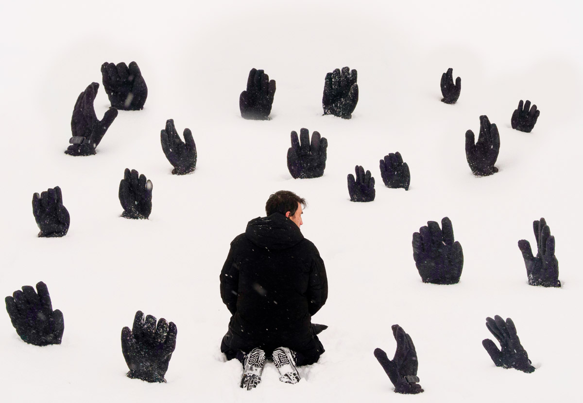 Автор динамичных сцен с фигурками Lego и машинками Hot Wheels Михаил Кудрин снимает не только игрушки. Например, не так давно фотограф решил поучаствовать в конкурсе автопортретов. «Ключ-Медиа» не смог пройти мимо и выяснил у художника все подробности о марафоне.