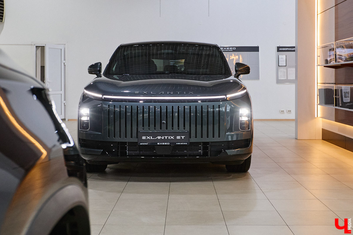 Зима во Владимире — это всегда лотерея. Либо ты утром грациозно выезжаешь с парковки, либо исполняешь ритуальные танцы со скребком и лопатой, пытаясь оживить замерзшее железо. Но пока одни ищут, у кого «прикурить», владельцы EXLANTIX ET уже допивают свой латте в салоне с температурой +25 °C. Разбираемся, как гибридный кроссовер от «АвтоТракта» научился игнорировать прогнозы синоптиков.