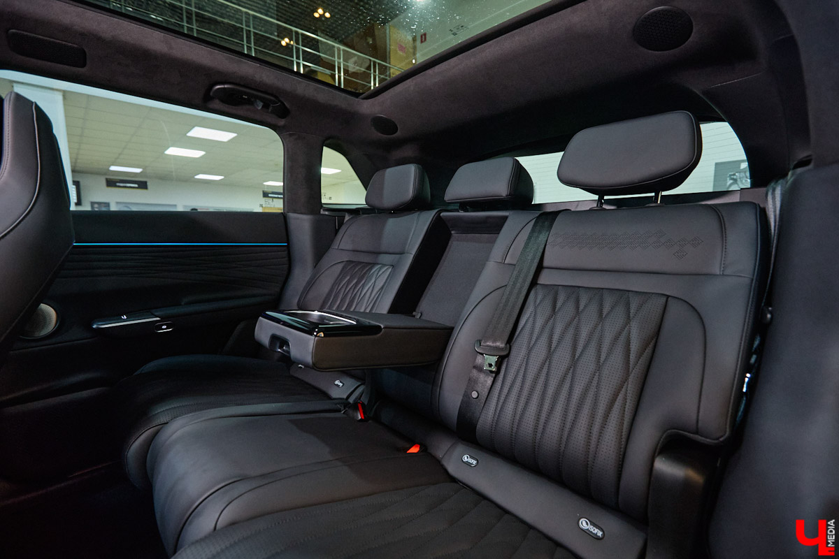 Зима во Владимире — это всегда лотерея. Либо ты утром грациозно выезжаешь с парковки, либо исполняешь ритуальные танцы со скребком и лопатой, пытаясь оживить замерзшее железо. Но пока одни ищут, у кого «прикурить», владельцы EXLANTIX ET уже допивают свой латте в салоне с температурой +25 °C. Разбираемся, как гибридный кроссовер от «АвтоТракта» научился игнорировать прогнозы синоптиков.