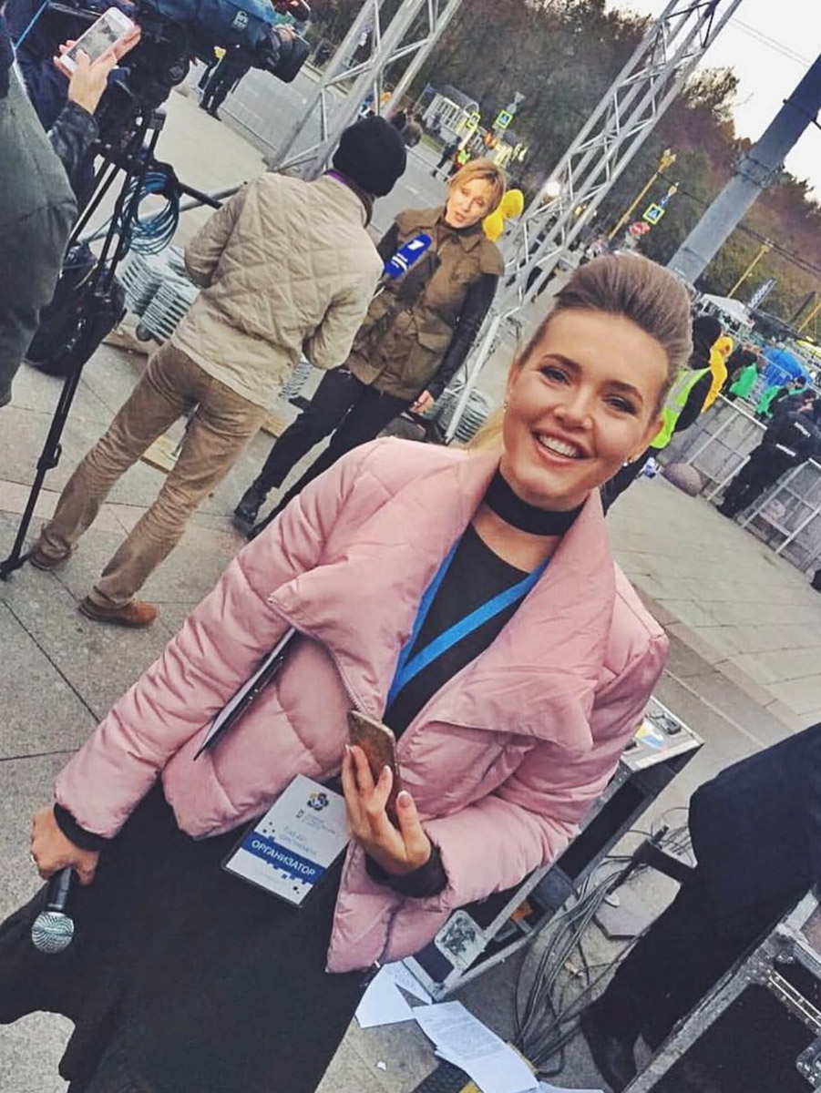 Ленты соцсетей заполнены забавными фотками с розовым фильтром. Если у вас есть почти такие же и проснулось желание показать их миру — поздравляем, вы в тренде! Интернет буквально сходит с ума от нового челленджа под названием «2026-й — это новый 2016-й». Владимирские блогеры и другие заметные личности не остались в стороне и также открыли свои архивы. Посмотрим, что из этого получилось!