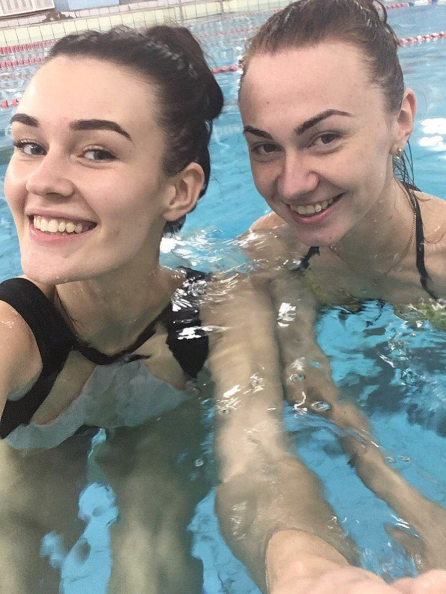 Ленты соцсетей заполнены забавными фотками с розовым фильтром. Если у вас есть почти такие же и проснулось желание показать их миру — поздравляем, вы в тренде! Интернет буквально сходит с ума от нового челленджа под названием «2026-й — это новый 2016-й». Владимирские блогеры и другие заметные личности не остались в стороне и также открыли свои архивы. Посмотрим, что из этого получилось!