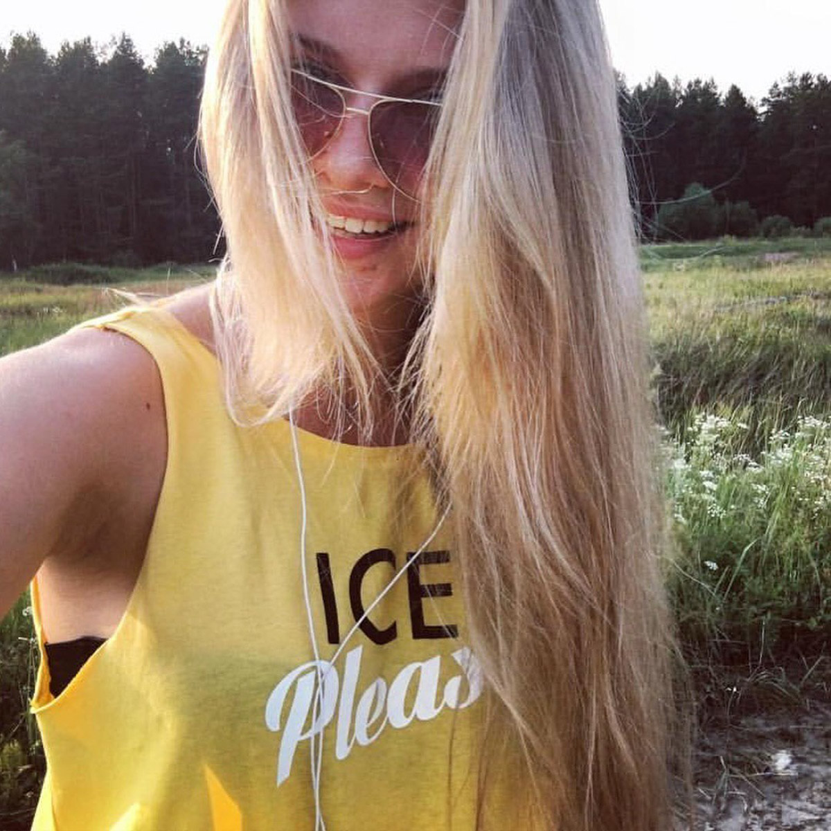 Ленты соцсетей заполнены забавными фотками с розовым фильтром. Если у вас есть почти такие же и проснулось желание показать их миру — поздравляем, вы в тренде! Интернет буквально сходит с ума от нового челленджа под названием «2026-й — это новый 2016-й». Владимирские блогеры и другие заметные личности не остались в стороне и также открыли свои архивы. Посмотрим, что из этого получилось!