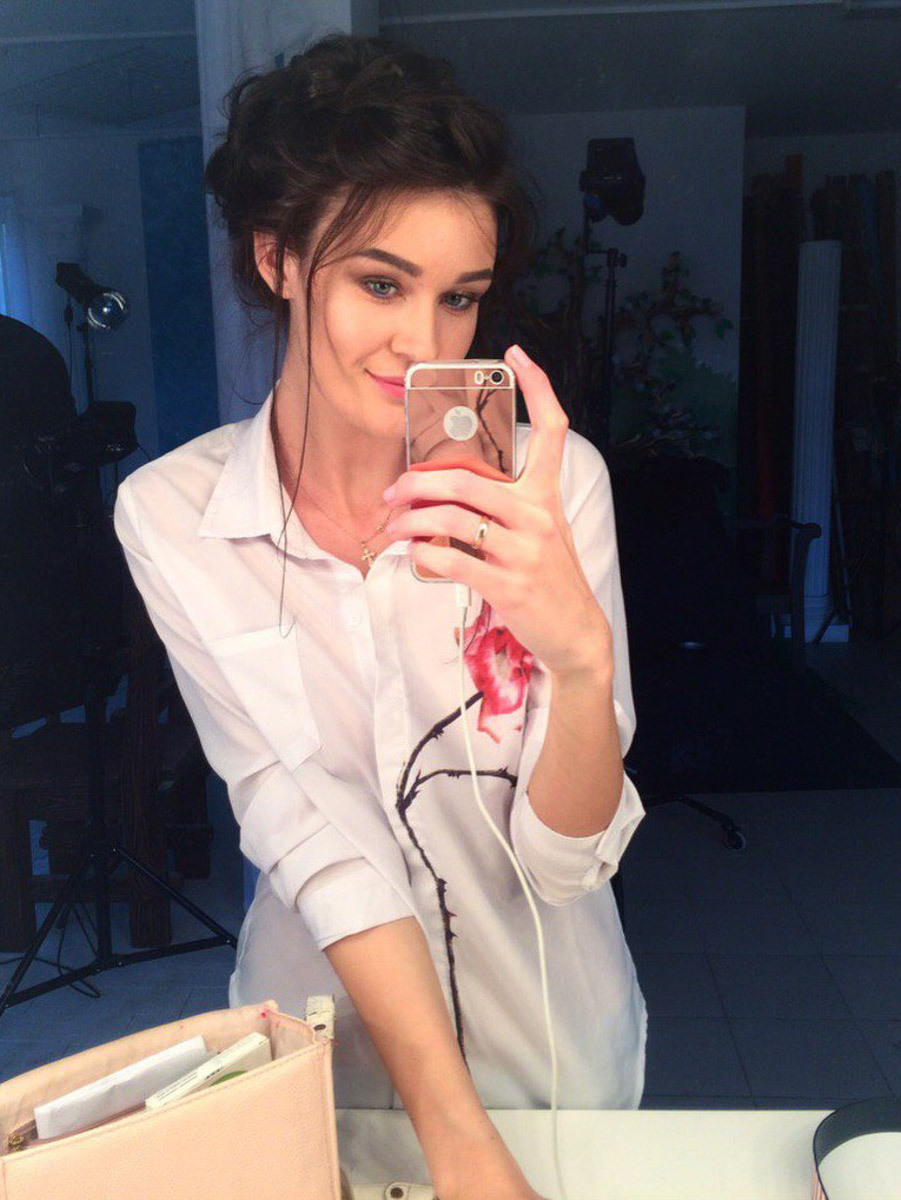 Ленты соцсетей заполнены забавными фотками с розовым фильтром. Если у вас есть почти такие же и проснулось желание показать их миру — поздравляем, вы в тренде! Интернет буквально сходит с ума от нового челленджа под названием «2026-й — это новый 2016-й». Владимирские блогеры и другие заметные личности не остались в стороне и также открыли свои архивы. Посмотрим, что из этого получилось!