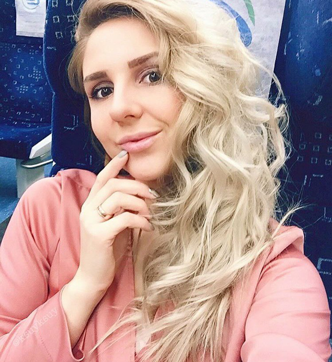 Ленты соцсетей заполнены забавными фотками с розовым фильтром. Если у вас есть почти такие же и проснулось желание показать их миру — поздравляем, вы в тренде! Интернет буквально сходит с ума от нового челленджа под названием «2026-й — это новый 2016-й». Владимирские блогеры и другие заметные личности не остались в стороне и также открыли свои архивы. Посмотрим, что из этого получилось!