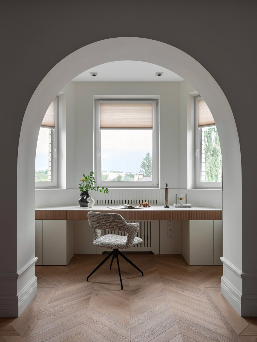 Имя Кирилла Раймера у многих на слуху. Руководитель собственного архитектурно-дизайнерского бюро создает невероятные проекты как в нашей стране, так и за рубежом. Ряд из них становились номинантами премий, причем некоторые хорошо знакомы даже владимирцам. Так, концепции двух популярных городских заведений и трехэтажного дома в центре — результат работы команды нашего героя.