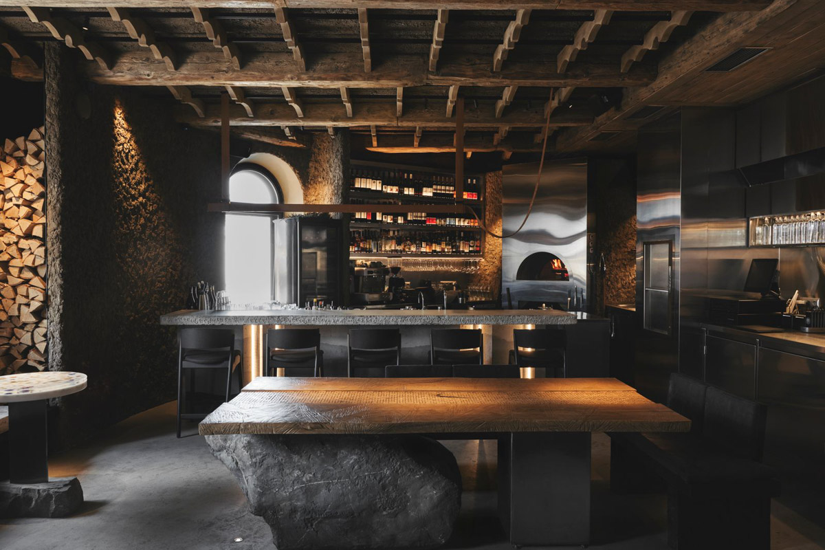 Имя Кирилла Раймера у многих на слуху. Руководитель собственного архитектурно-дизайнерского бюро создает невероятные проекты как в нашей стране, так и за рубежом. Ряд из них становились номинантами премий, причем некоторые хорошо знакомы даже владимирцам. Так, концепции двух популярных городских заведений и трехэтажного дома в центре — результат работы команды нашего героя.