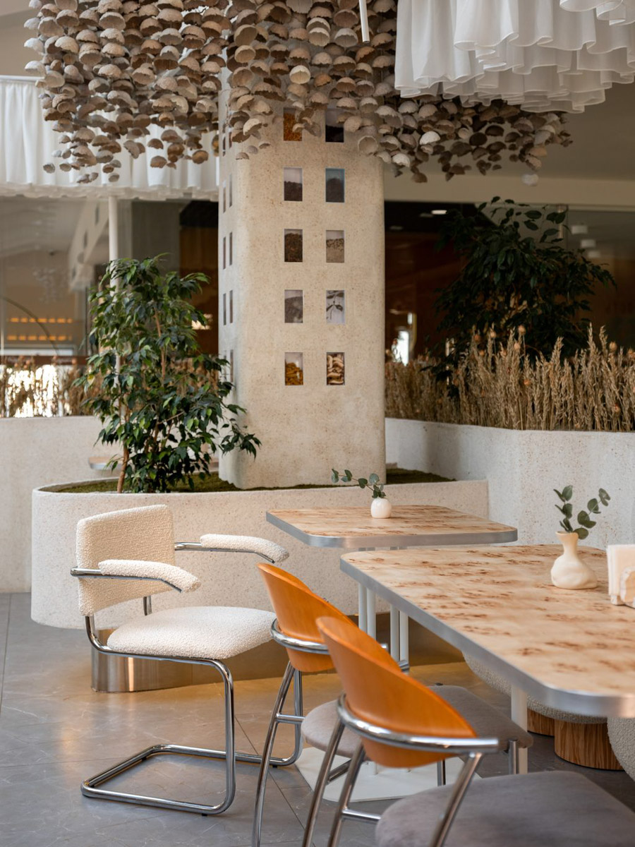 Имя Кирилла Раймера у многих на слуху. Руководитель собственного архитектурно-дизайнерского бюро создает невероятные проекты как в нашей стране, так и за рубежом. Ряд из них становились номинантами премий, причем некоторые хорошо знакомы даже владимирцам. Так, концепции двух популярных городских заведений и трехэтажного дома в центре — результат работы команды нашего героя.