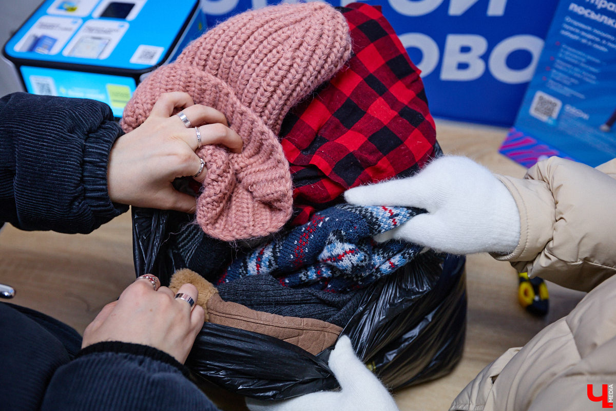 У вас есть одежда, которую нет желания носить, а выкинуть жалко? Если да, спешим обрадовать. Во Владимире вновь установили контейнеры для сбора ненужных вещей. Мы узнали, почему ящики вернули, где их найти и как правильно сортировать старые изделия. А заодно и сами поучаствовали в процессе экологичного расхламления.