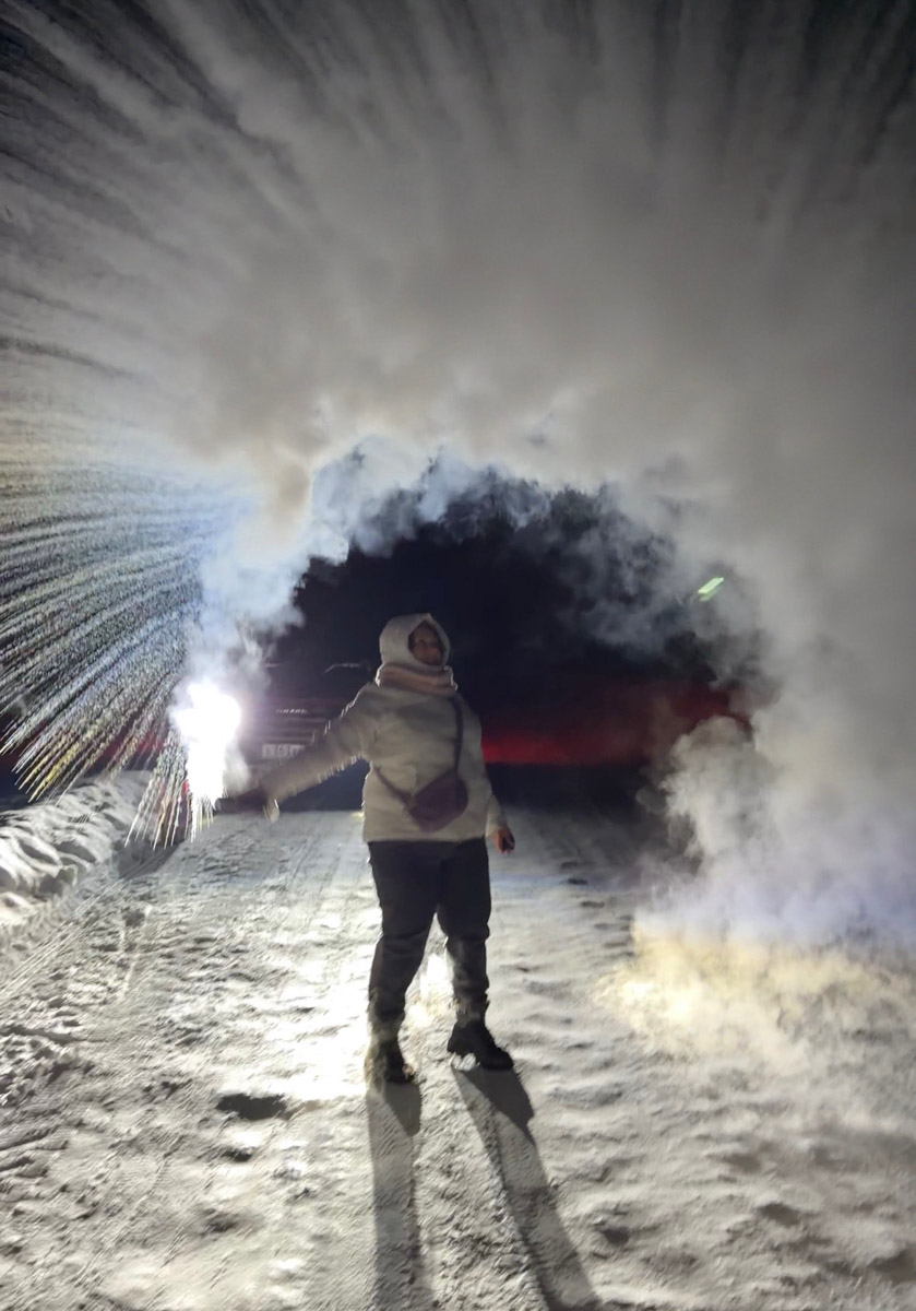 Пока одни не выходят лишний раз на улицу из-за морозов, другие спешат ему навстречу, чтобы снять настоящую русскую зиму. И кадры получаются просто волшебными: от дуги из пара на закате до покрывшейся инеем телевышки. «Ключ-Медиа» собрал самые красивые снимки.